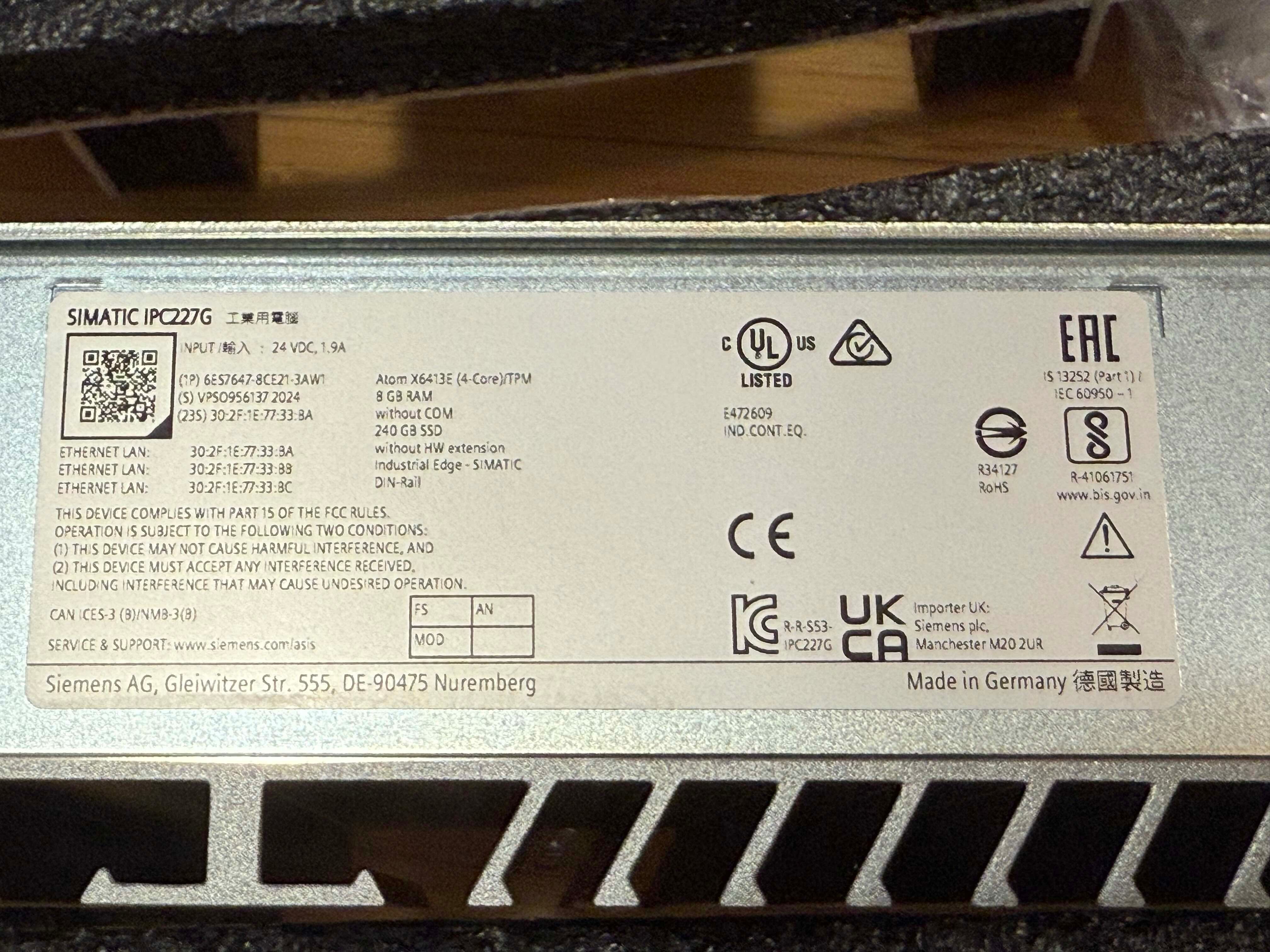 Komputer Siemens Simatic IPC227G Industrial Edge 6ES7647-8CE21-3AW1
