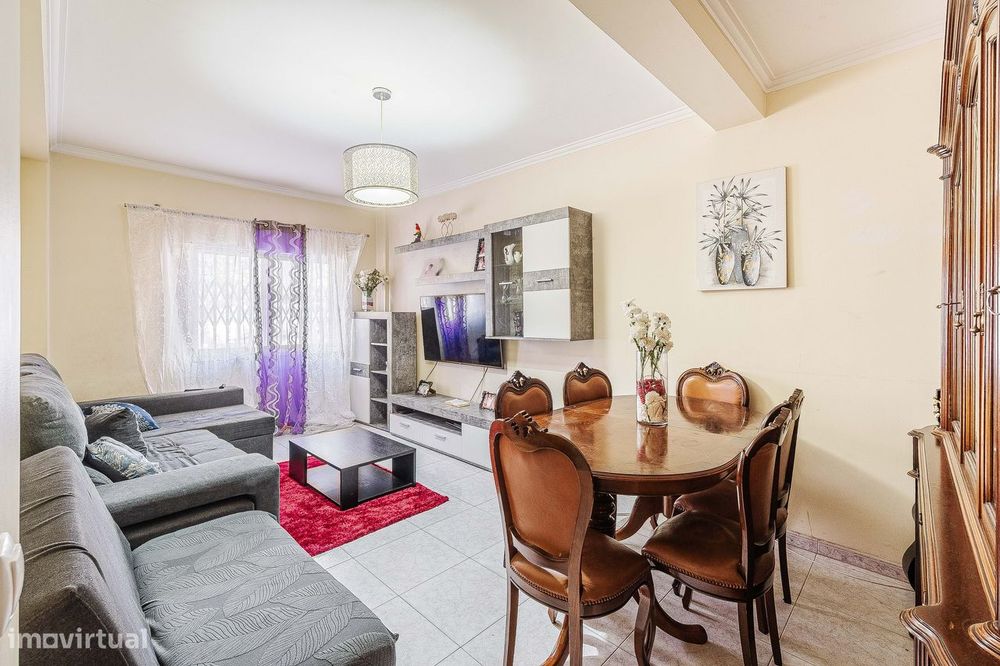 T3 com suíte e 2 casas de banho no Cacém