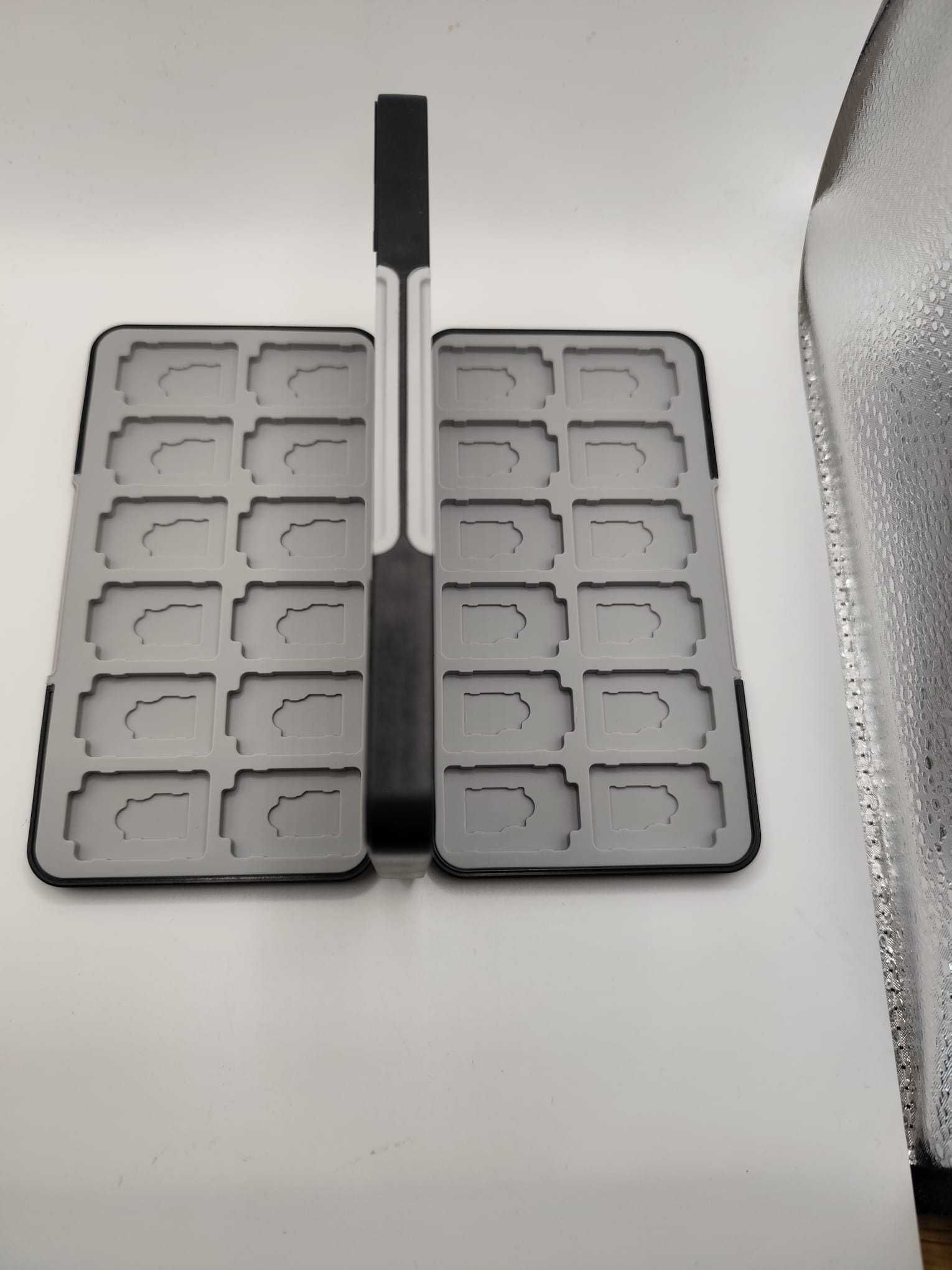 TiMOVO Etui na Karty do Gier Kompatybilne z Nintendo Switch/OLED /Lite