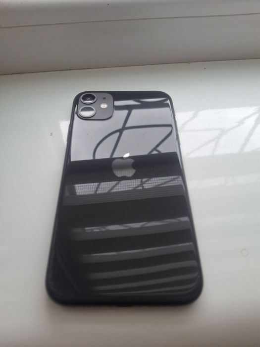 Продам айфон 11