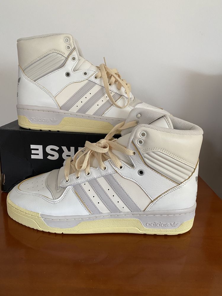 Tenis cano alto branco e amarelo adidas NOVOS