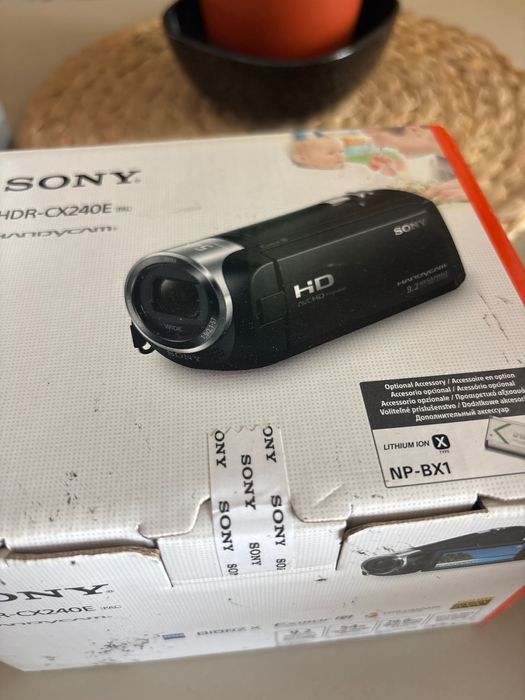 Sony Handycam HDR-CX240E