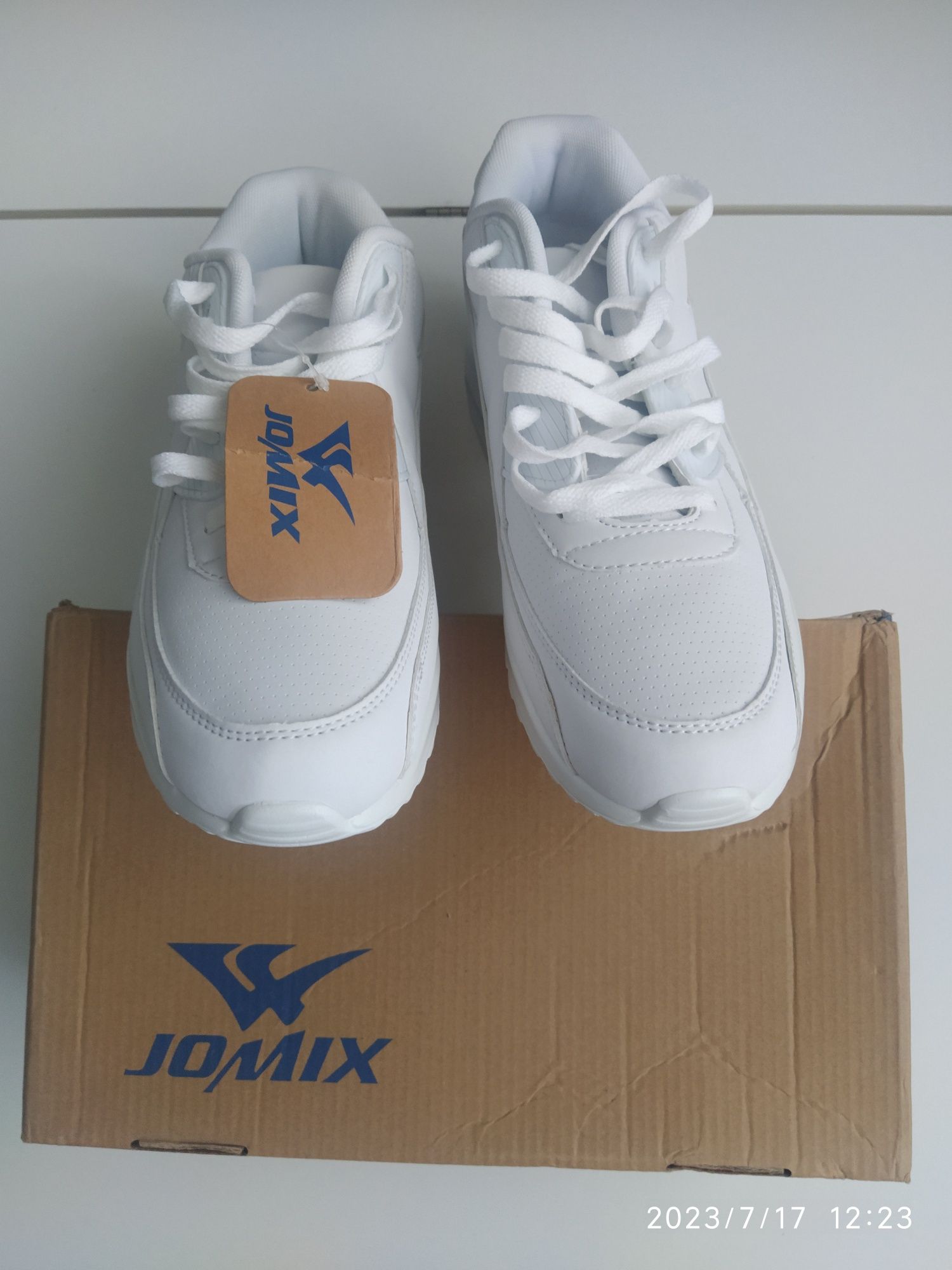 Кроссовки Jomix новые