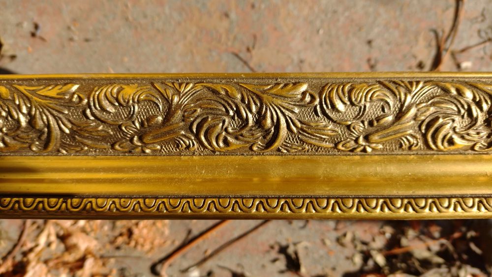 Багети для рамок разом 70 метрів