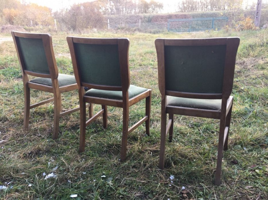 Stare krzesło, sprężynowe sidzisko.