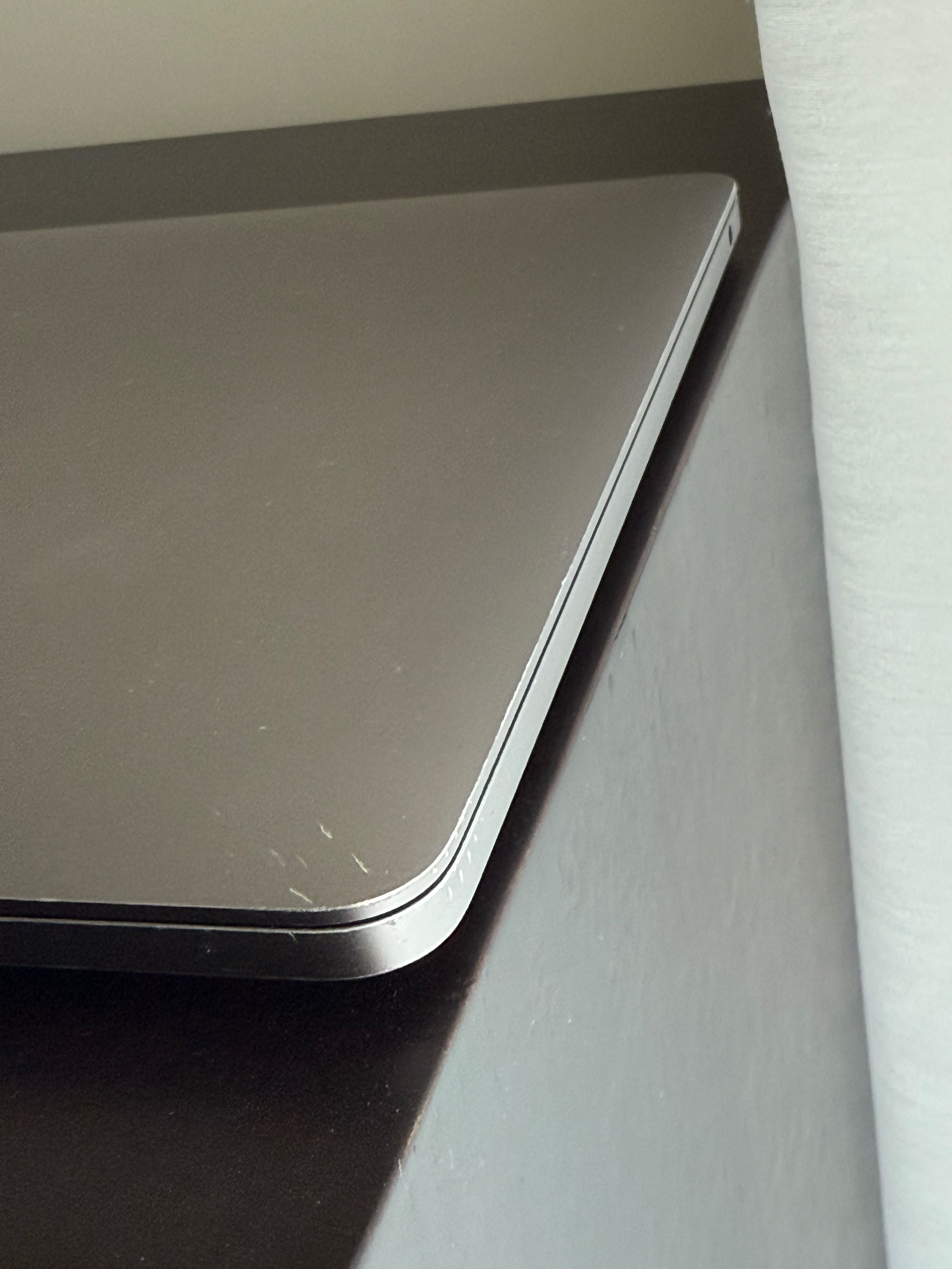 MacBook Air 13” Intel core i5 com ecrã condicionado