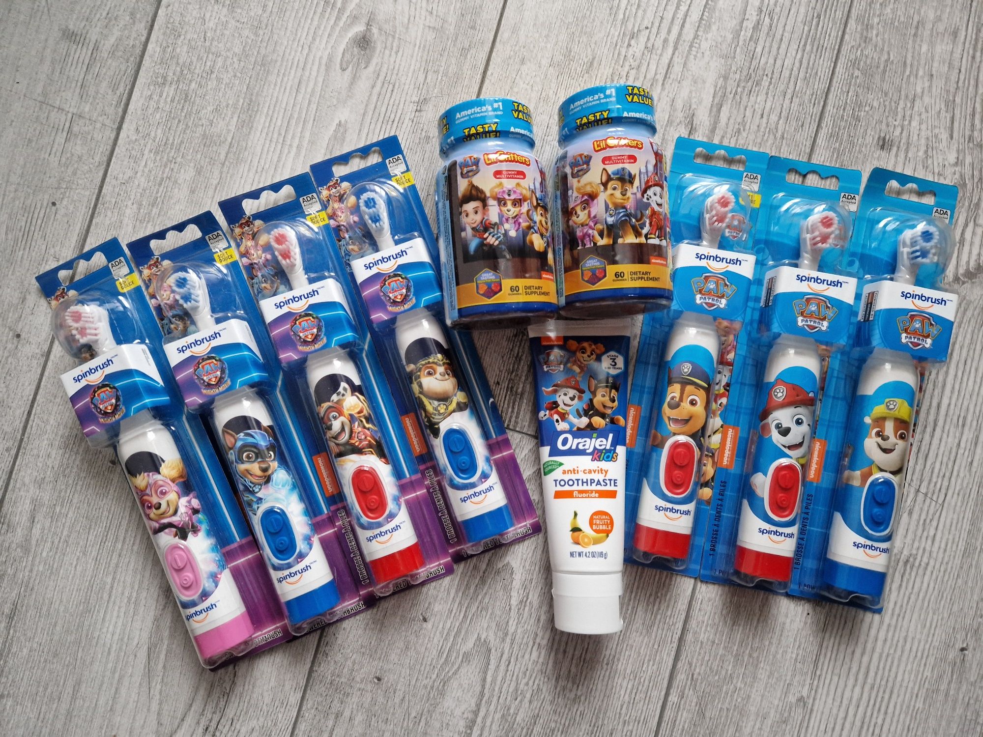Дитяча і доросла зубна паста Crest Hello White щітка Oral Colgate