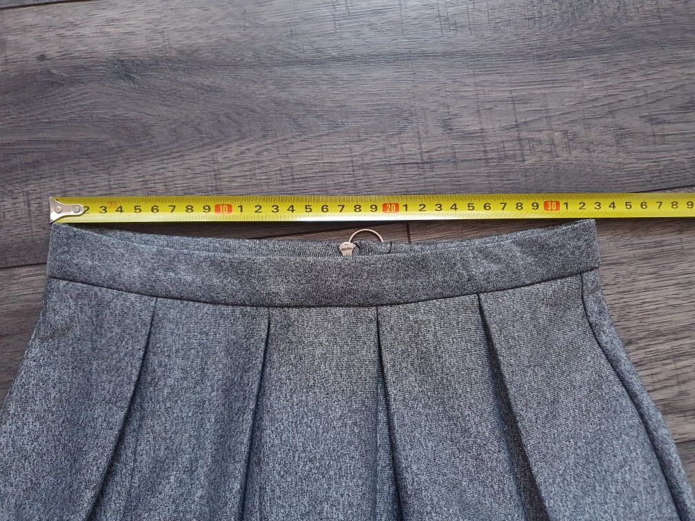 Krótka elegancka szara spódniczka z zakładkami S sinsay kolor melanżow