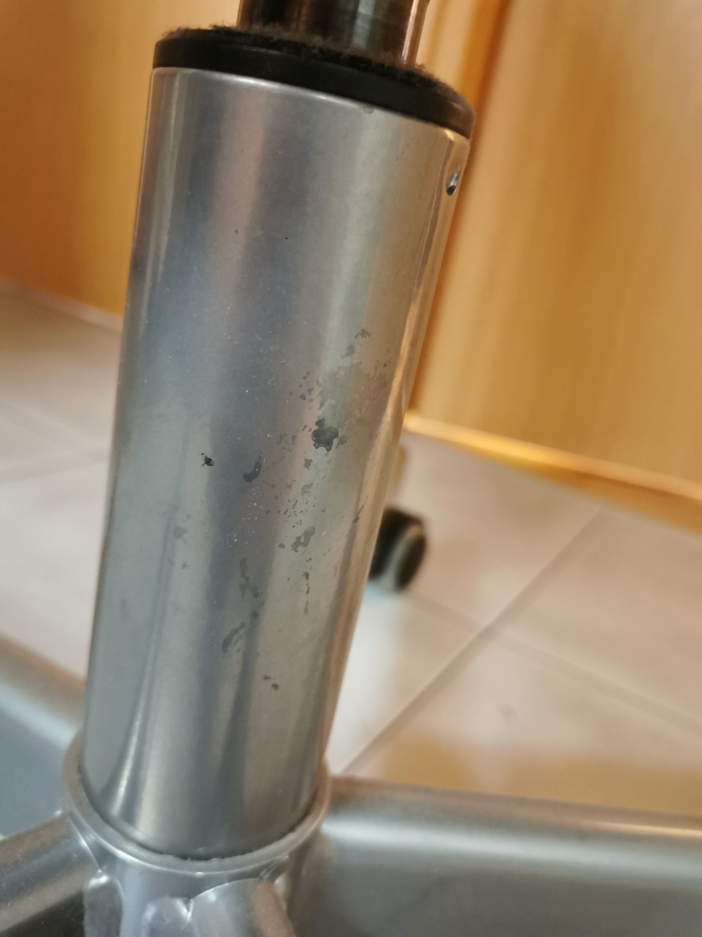 SKRUVSTA Ikea krzesło obrotowe biurowe (uszkodzone]