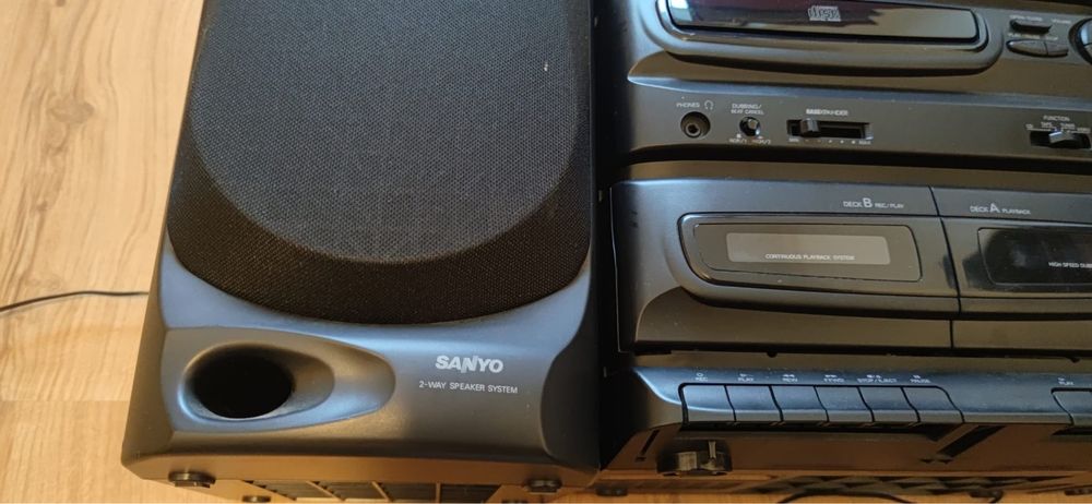 Aparelhagem Sanyo com colunas