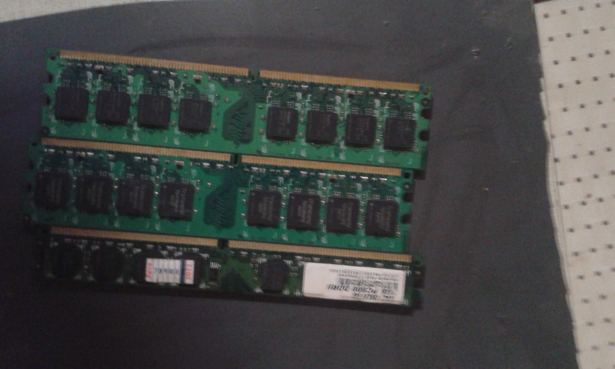 DDR 2   =  2G +1Gb+1 Gb