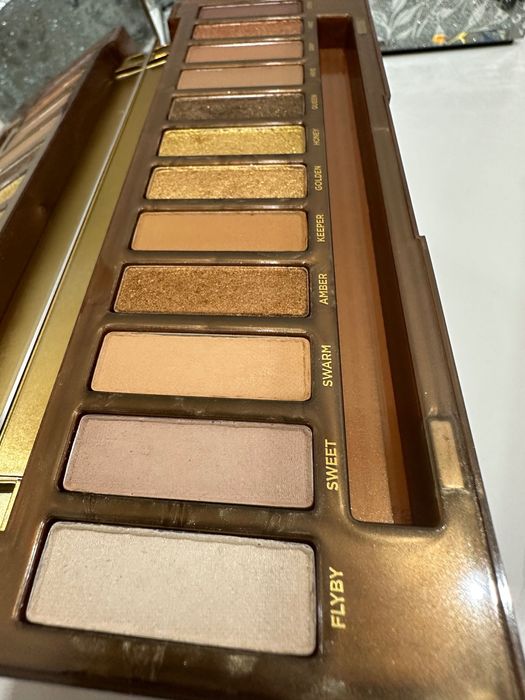 Urban Decay Honey - paleta cieni