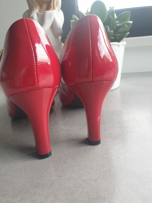 Czerwone lakierowane szpilki r.39