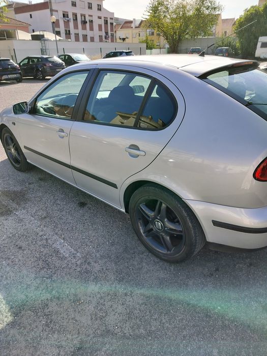 SEAT Leon cinza 2002