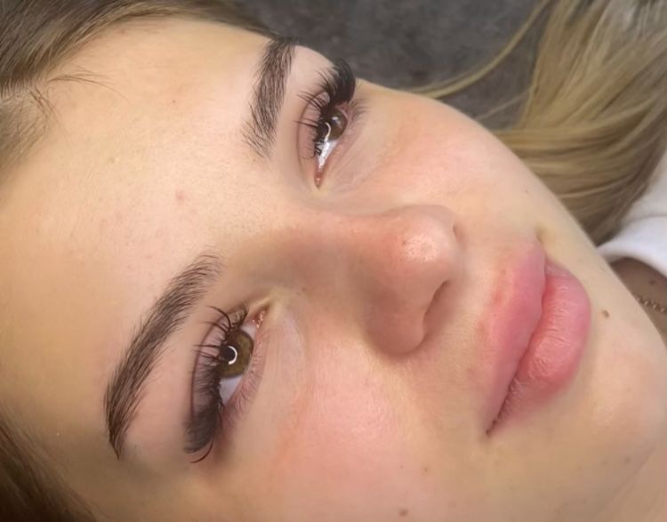 Нарощєння вій на ДВРЗ 550 грн