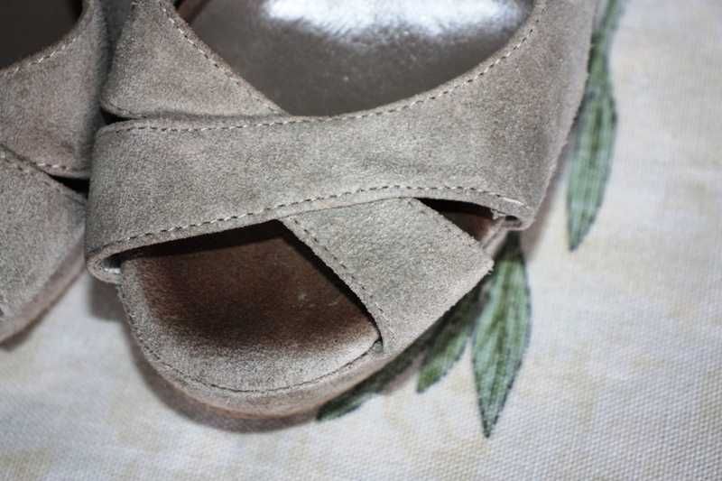 Sandálias em pele bege escuro compensadas MADE IN ITALY tamanho 36