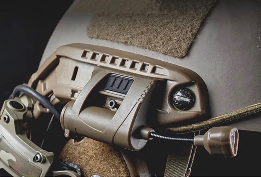Навушники М32+кріплення Чебурашки+ліхтарик на 4 диода+акамулятор CR123