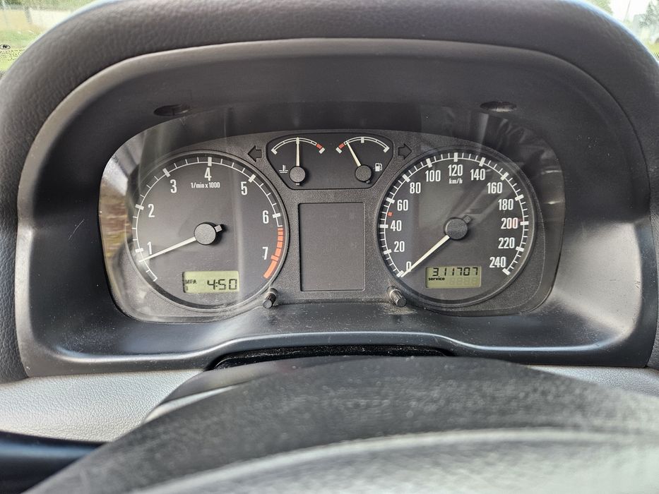 Skoda Octavia 1999 рік 1,6 бензин для військових