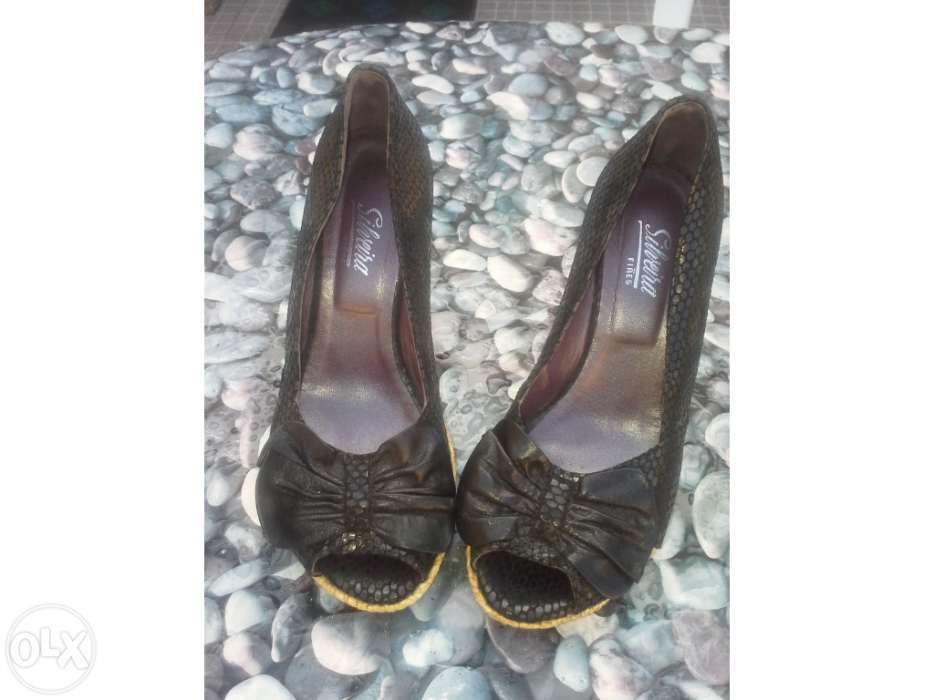 Vendo Sapatos Senhora Tamanho 37 Novos
