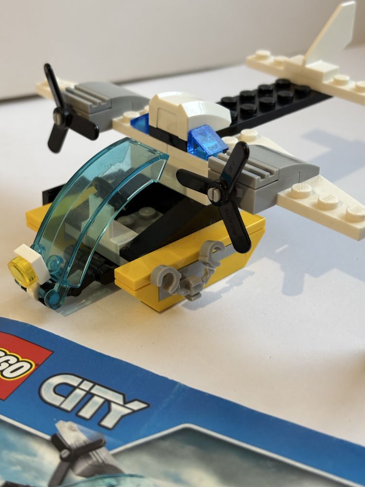 Lego City 30346 samolot z wieziennej wyspy