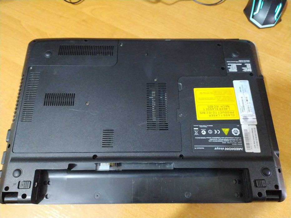 Игровой ноутбук MEDION AKOYA P6634 core i3-2350 8GB 500GB Nvidia 630