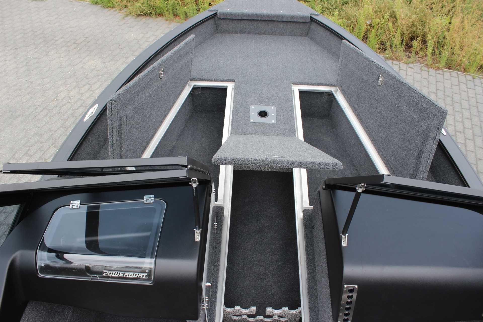 Лодка PowerBoat 570