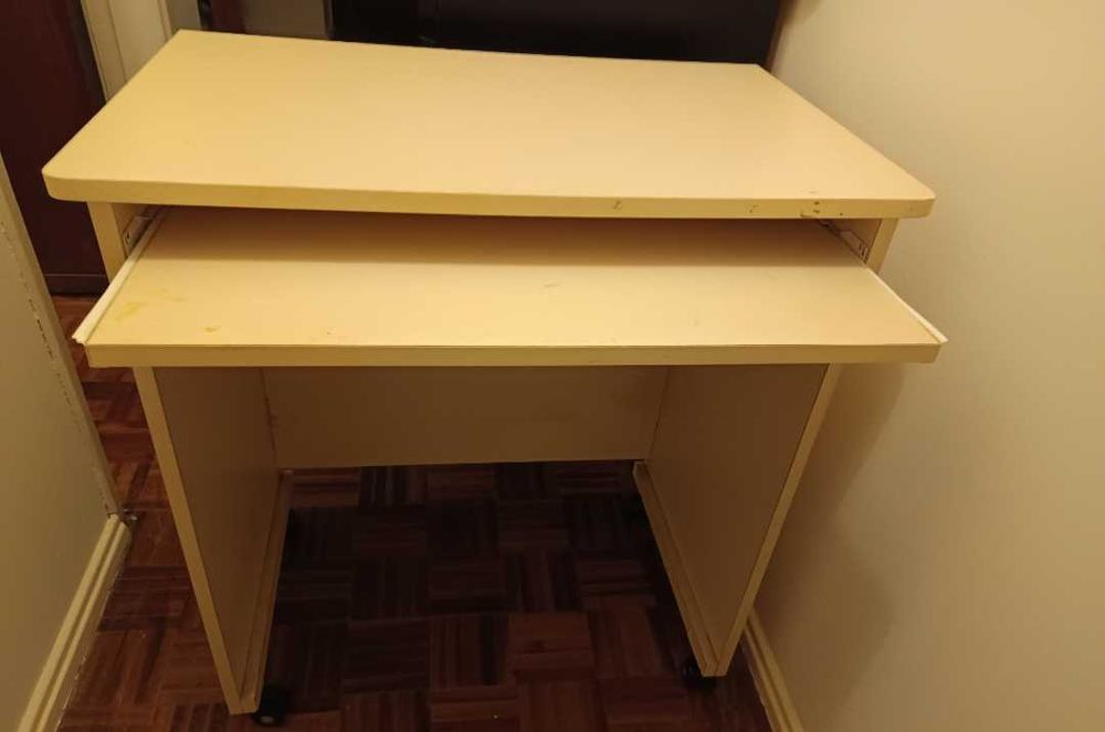 Mesa para Computador/Escritório com Rodinhas e Prateleira Deslizante