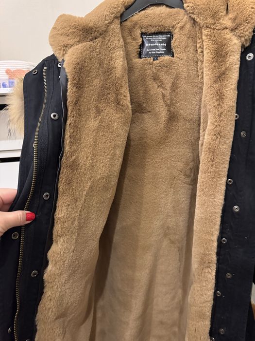 Парка з хутром чорна