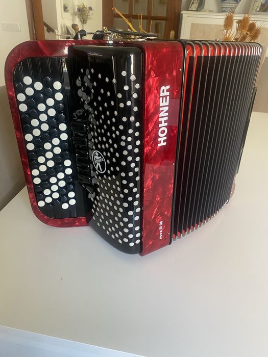 Acordeão hohner nova III 96