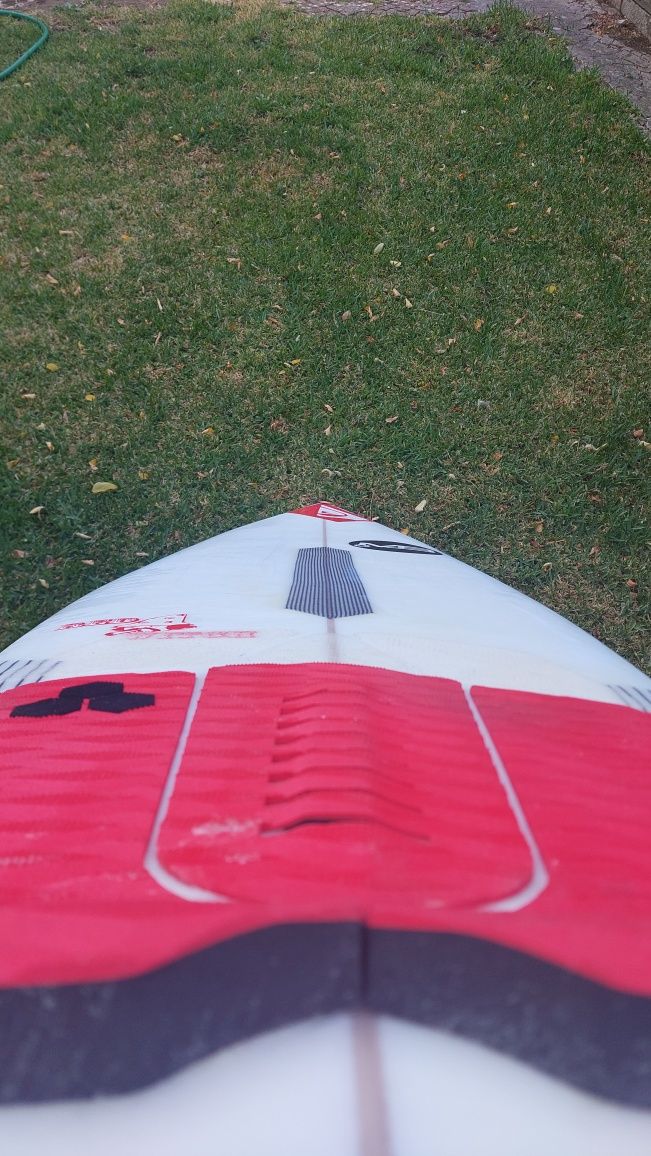 Prancha surf Manual Surfboboards 5'10 Red Witch com  32 L
