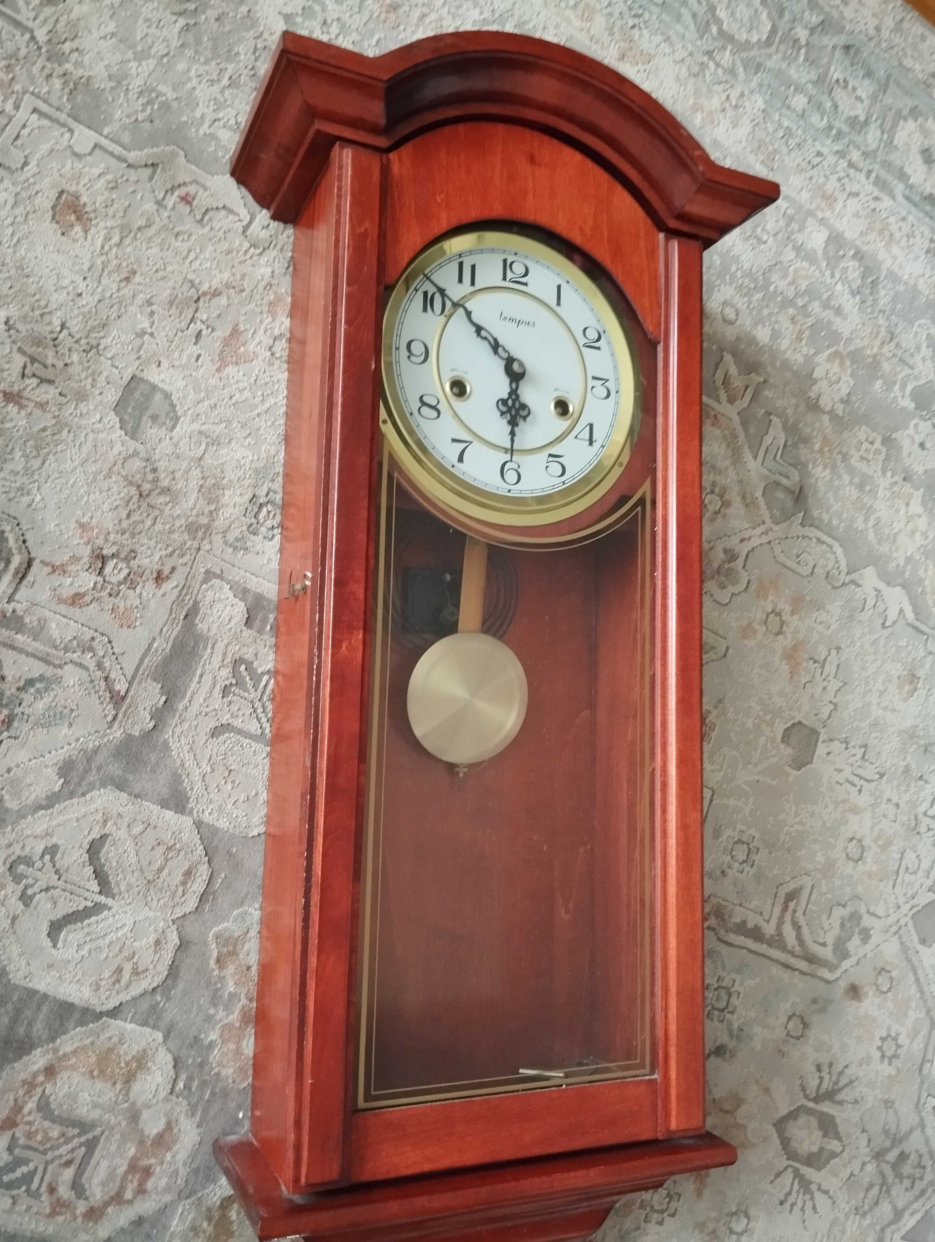 Zegar ścienny drewniany nakręcany w stylu retro
