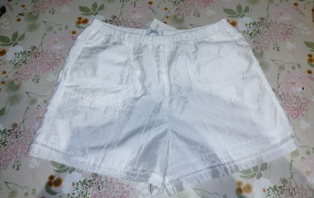 Krótkie spodenki Reserved rozmiar XL