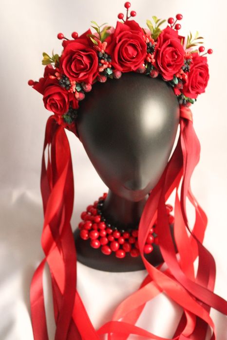 Пишний квітковий трояндовий віночок із стрічками орнамент