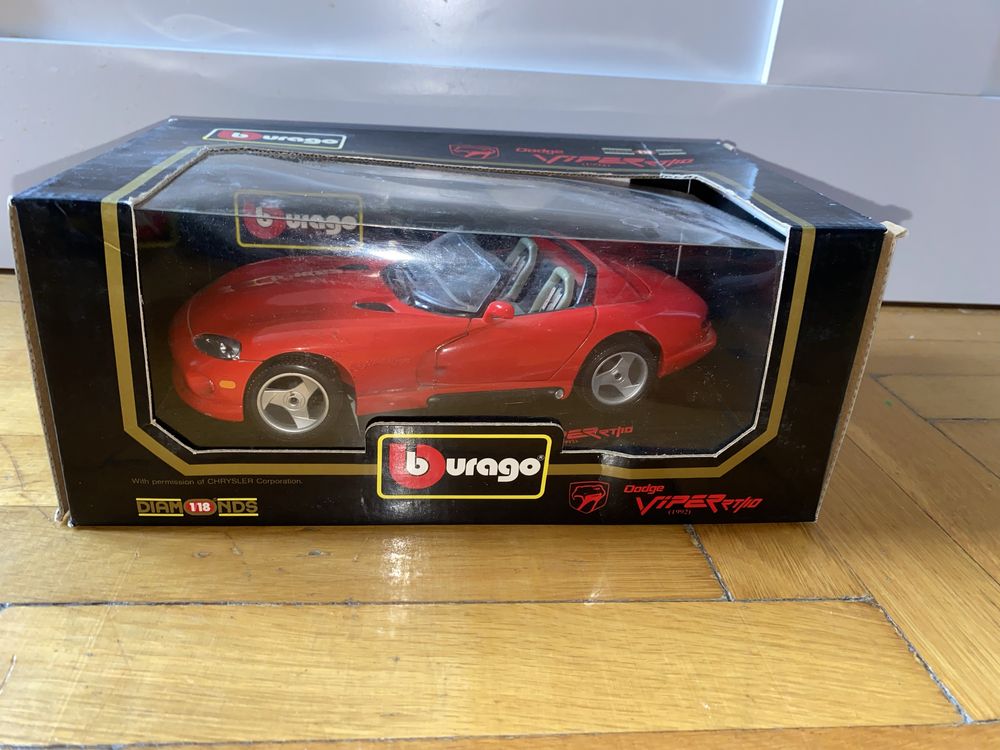 BBurago Dodge Viper RT/10 (1992) Diamonds 1:18.