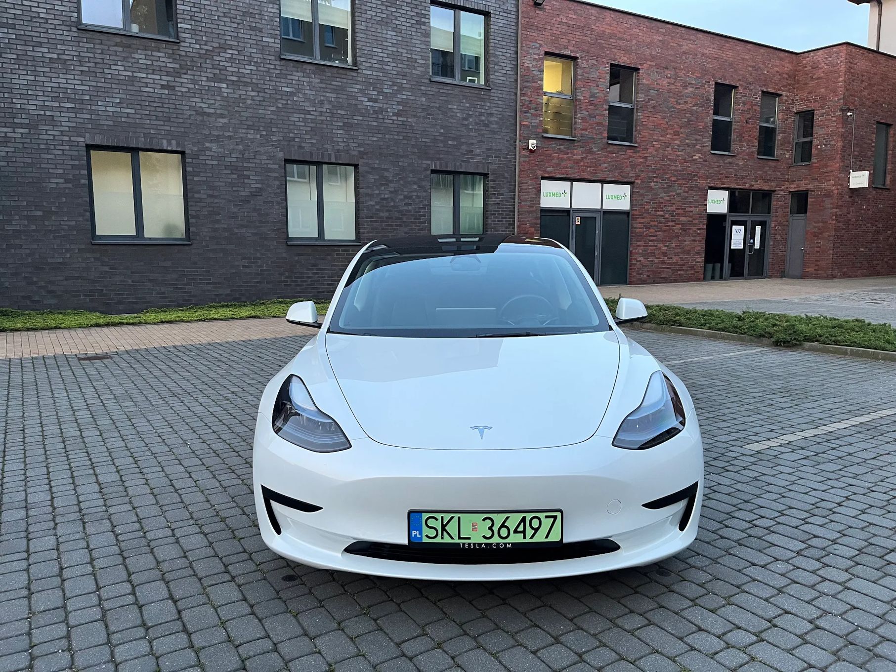 Tesla Model 3 TESLA Model 3 RWD z polskiego salonu JAK NOWY- osoba prywatna