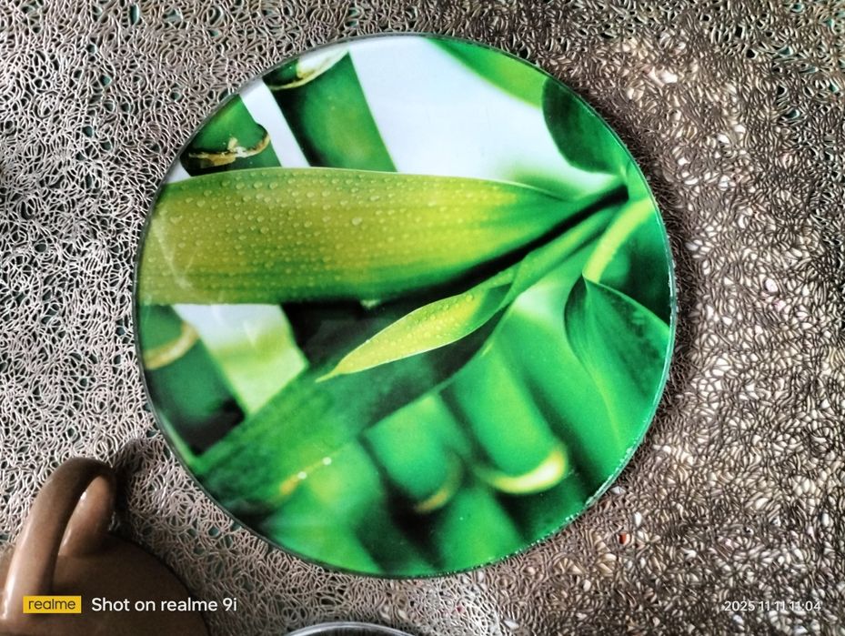 Szklana podkładka o średnicy 18cm;