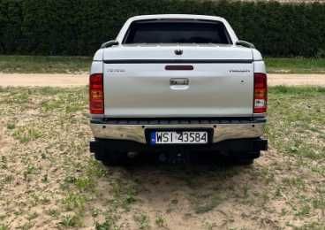 Разборка Toyota Hilux 3.0 D-4D бампер комплектний