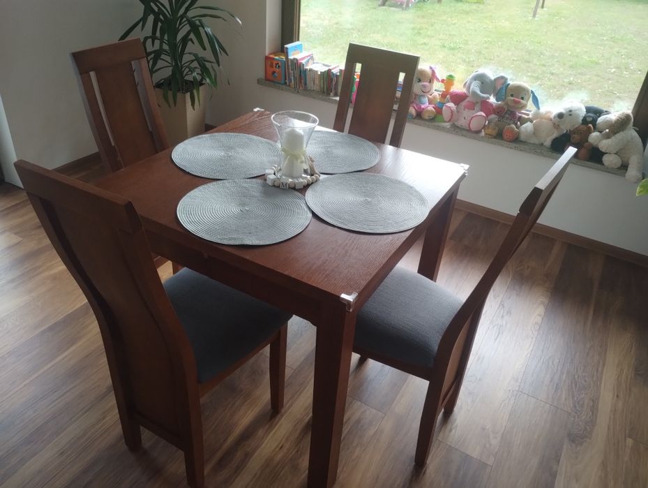 Stół dębowy 90x90 rozkładany do 250, 4 krzesła stan bdb
