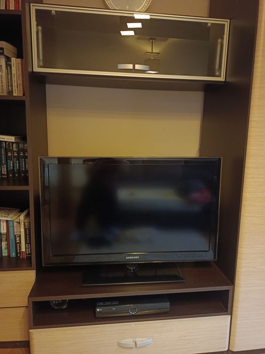 Zestaw mebli do pokoju: TV, audio, szafy, komoda, RTV, biurko, lustro
