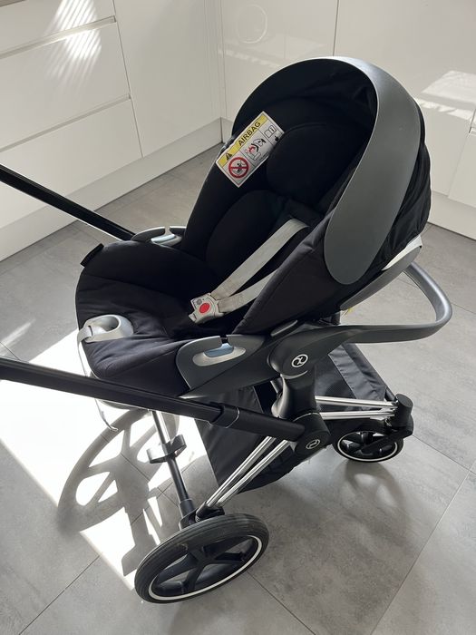 Fotelik Cybex Cloud Z wraz z bazą obrotową oraz adapterami