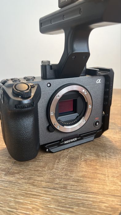 Sony FX30 + Top Handle + Cage