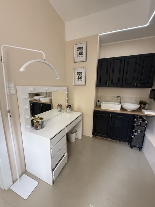 Odsprzedam wpelny wyposazony salon fryzjersko-kosmetyczny