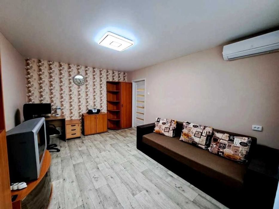 Продам 3х комн м Холодная гора 4/9 с ремонтом, меб