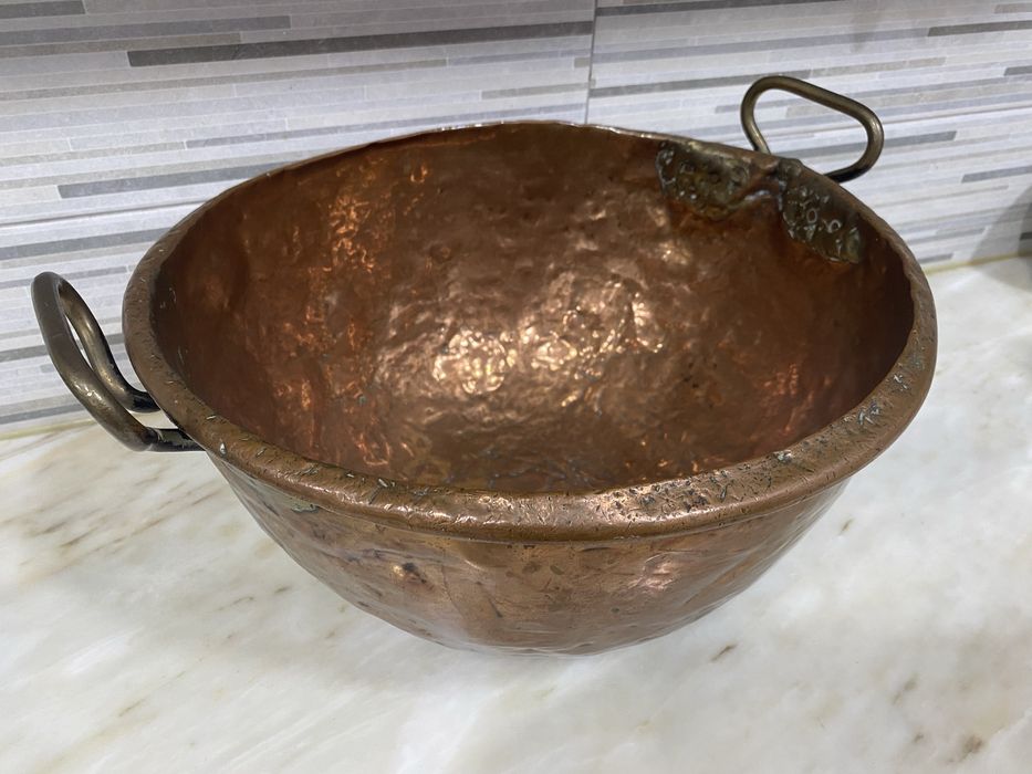 Caldeiro cobre artesanal polido base concava