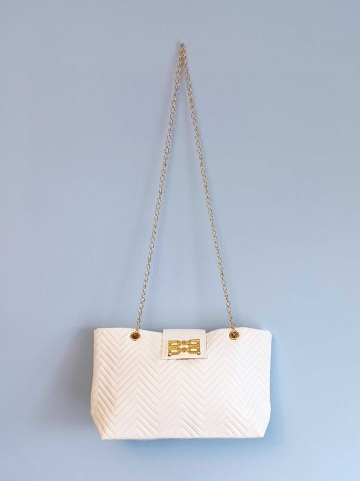 Elegancka, lekka torebka na ramię z łańcuszkiem