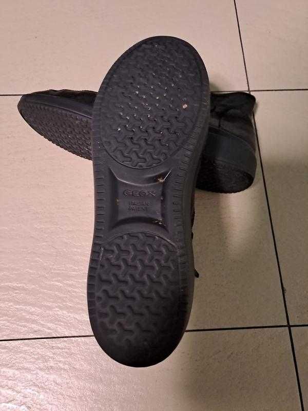 Демісезонні черевики/чоботи geox 39  розміру Geox