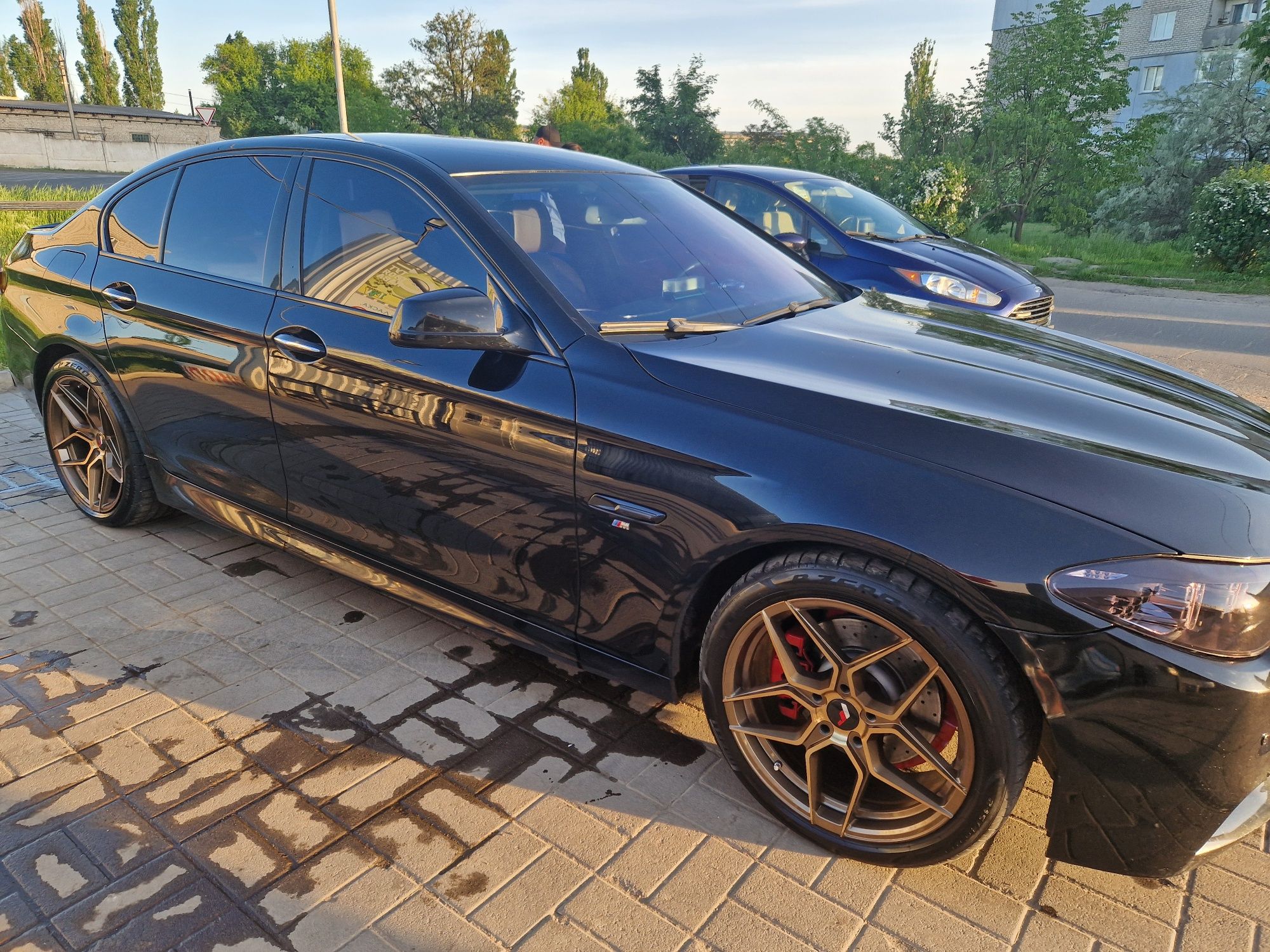 Продам bmw f10 528i