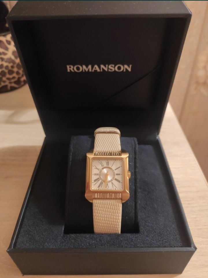 Продам женские часы Romanson оригинал