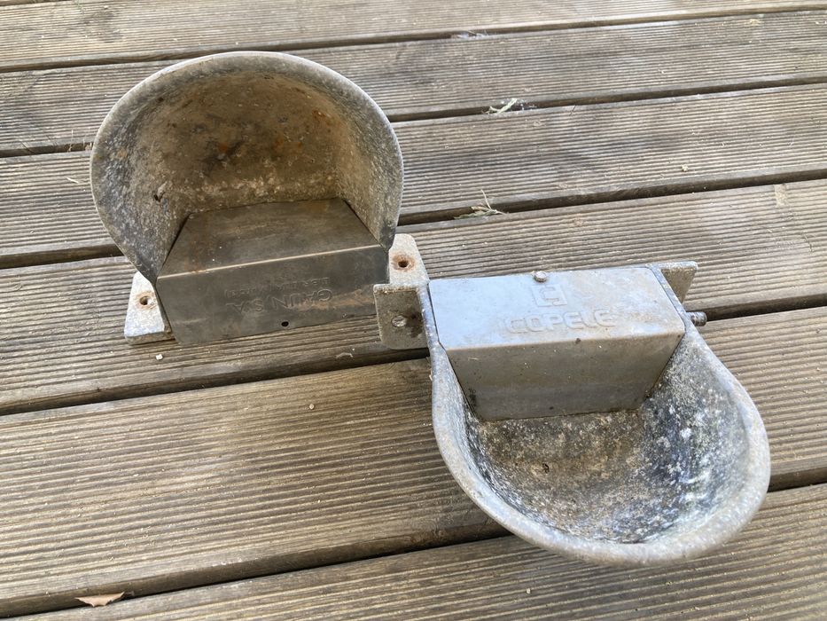 2 Bebedouros metal para animais