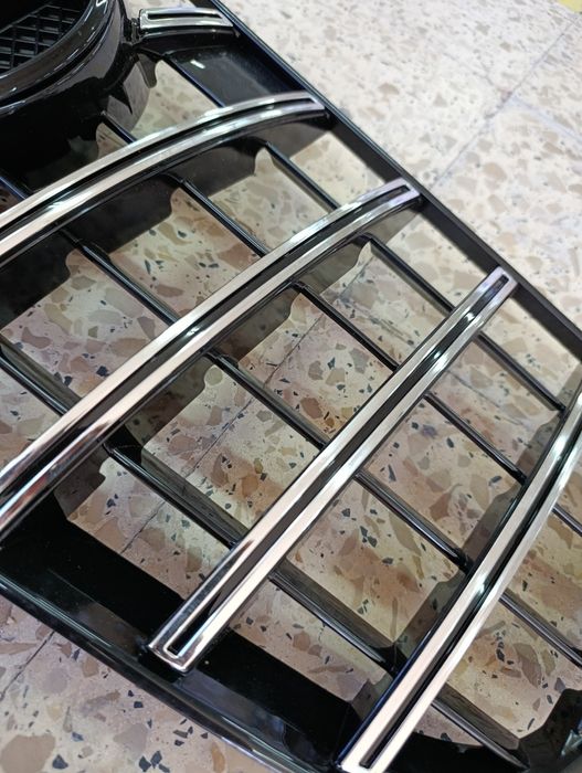 Grelha Mercedes nova